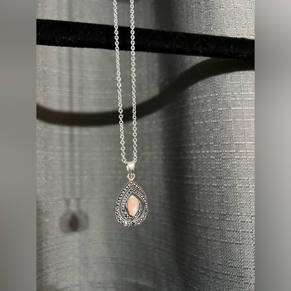 OS | Pink pendant necklace